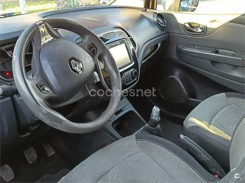 Usado Renault Captur 90 CV (66 kW) 2015 Marrón SUV