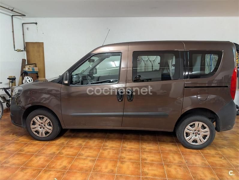 Usado Fiat Doblò Easy 95 CV (69 kW) 2016 Marrón Monovolumen