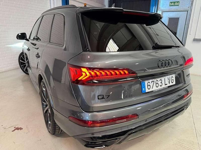 Begagnad Audi Q7 Ambiente 286 HK (210 kW) 2022 Grå SUV