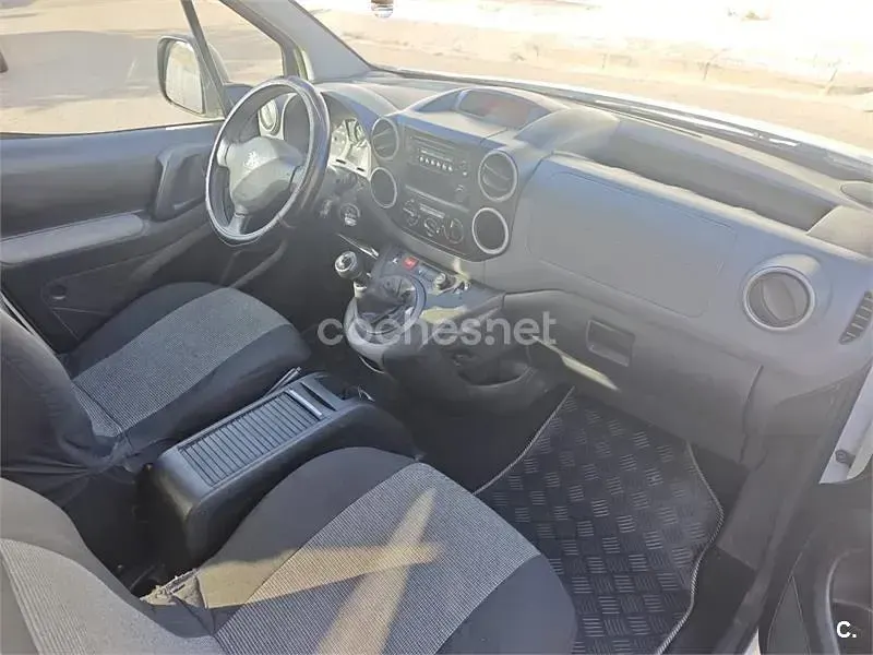Usado Peugeot Partner Tepee Active 100 CV (73 kW) 2015 Blanco Monovolumen