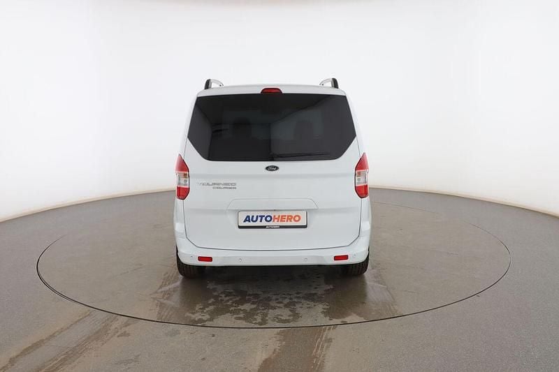 Usado Ford Tourneo Courier Titanium 95 CV (69 kW) 2018 Blanco Monovolumen
