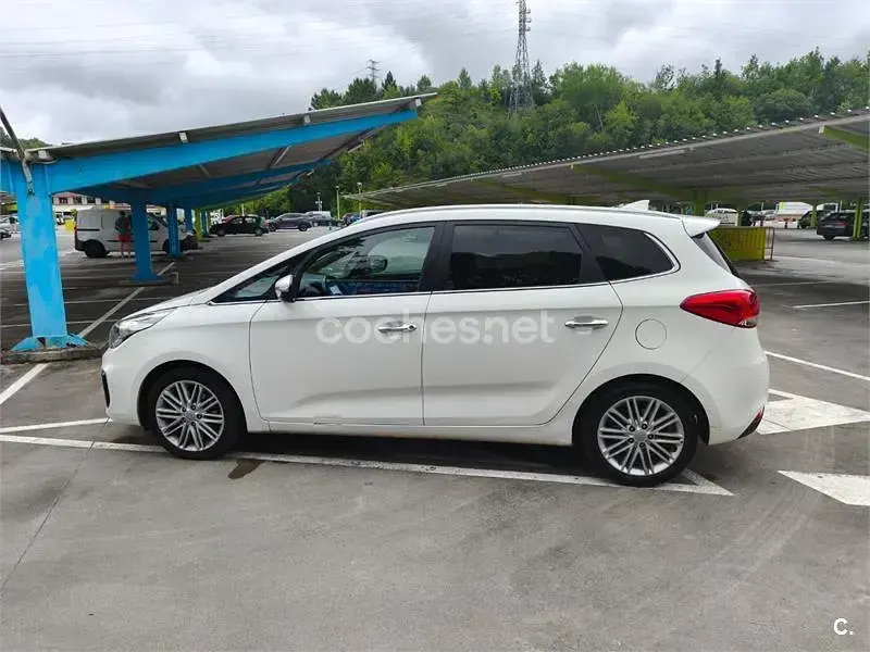 Usado Kia Carens 135 CV (99 kW) 2017 Blanco Monovolumen