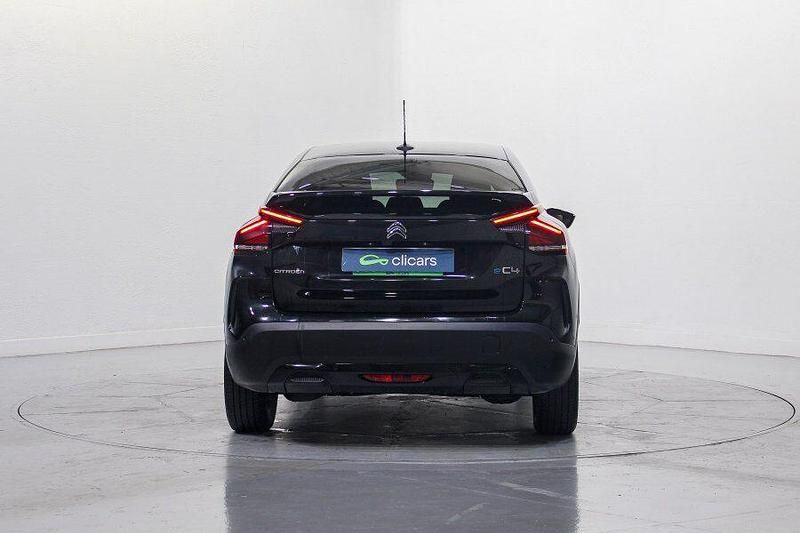 Usado Citroën e-C4 Shine 100 kW (136 CV) 2022 Negro
