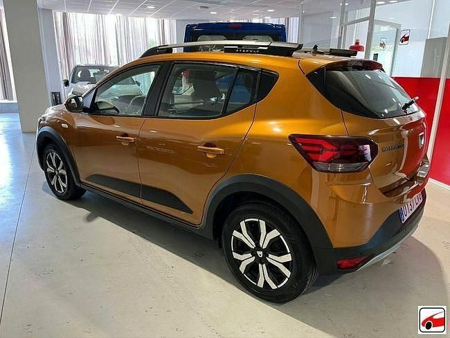 Usado Dacia Sandero Essentiel 91 CV (66 kW) 2022 Naranja Utilitario