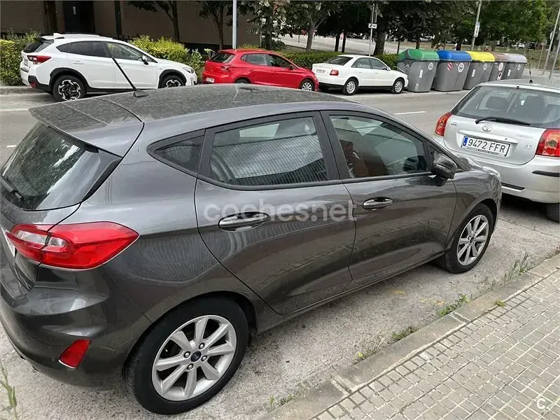 Usado Ford Fiesta Trend 75 CV (55 kW) 2019 Gris / plata Utilitario