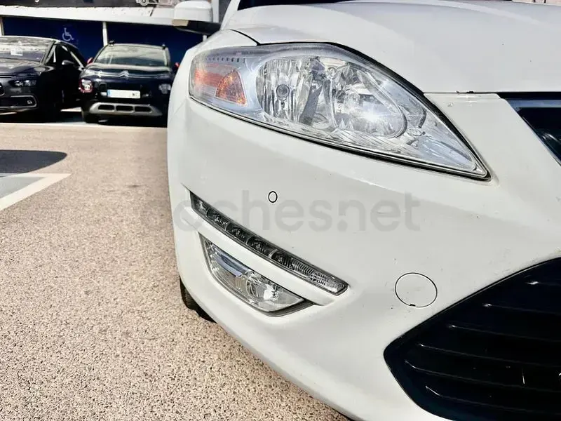 Usado Ford Mondeo Titanium 140 CV (102 kW) 2014 Blanco Familiar
