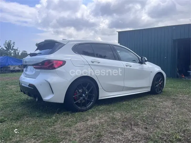 Usado BMW 118 Comfort Edition 150 CV (110 kW) 2023 Blanco Berlina
