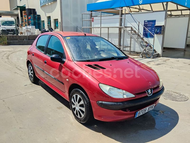 Granate Usado 2002 Peugeot 206 Berlina | 1590 € (Precio justo) - Imagen 1/4