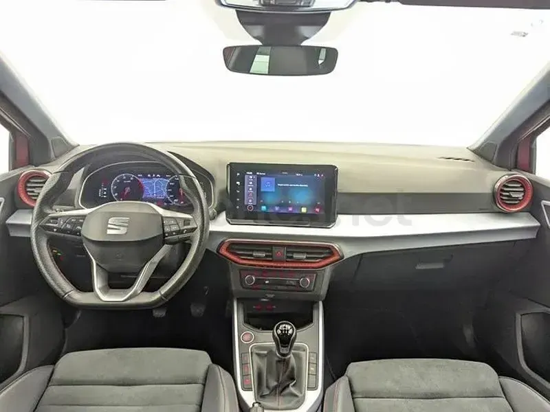Usado Seat Arona FR 115 CV (84 kW) 2024 Granate SUV