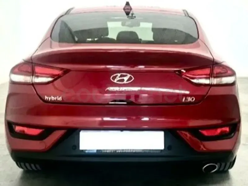 Usado Hyundai i30 136 CV (100 kW) 2021 Granate Berlina