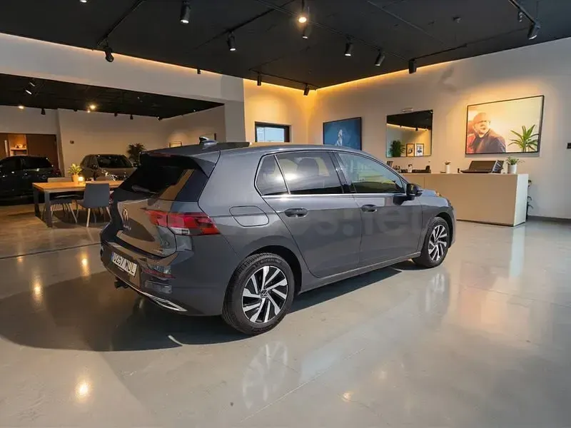 Usado VW Golf VIII 204 CV (150 kW) 2023 Gris / plata Berlina