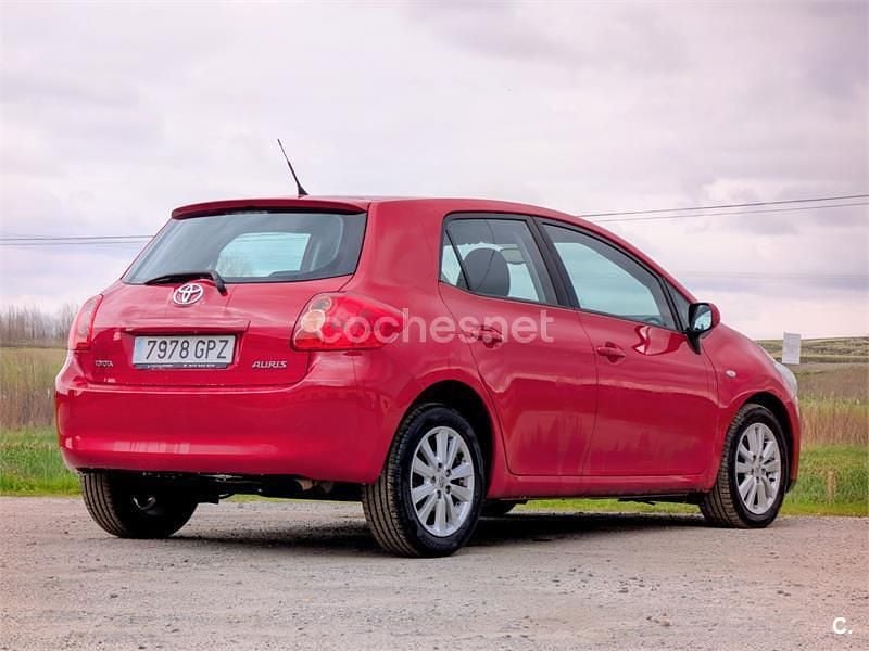 Używany Toyota Auris Sol 126 KM (92 kW) 2009 Czerwony Hatchback