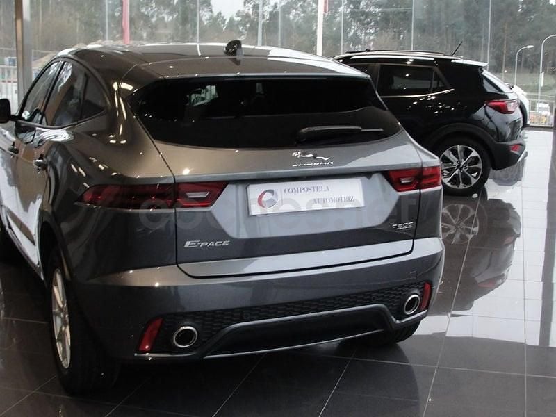 Usado Jaguar E-Pace R-Dynamic 200 CV (147 kW) 2019 Gris / plata SUV