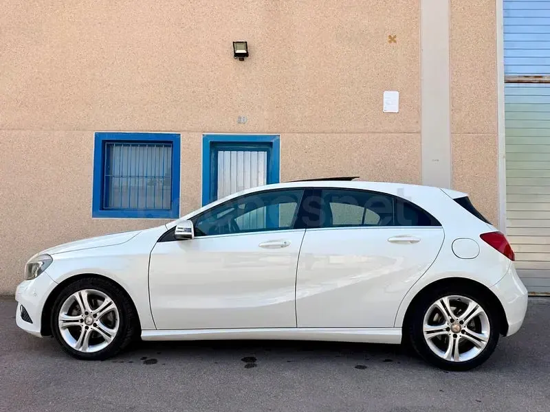 Begagnad Mercedes A200 AMG line 136 HK (100 kW) 2013 Vit Sedan