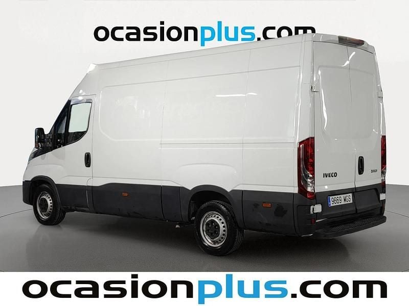 Usado Iveco Daily 156 CV (114 kW) 2023 Blanco Familiar