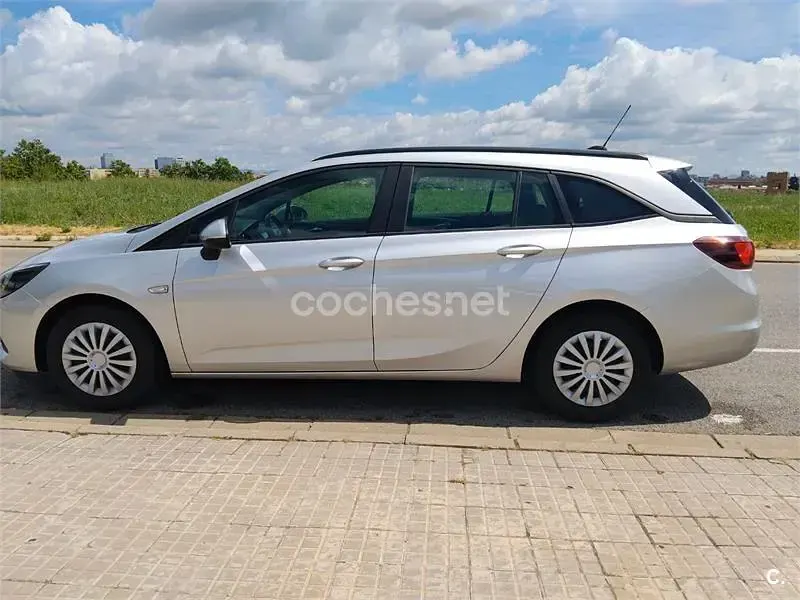 Usado Opel Astra Edition 105 CV (77 kW) 2020 Gris / plata Familiar