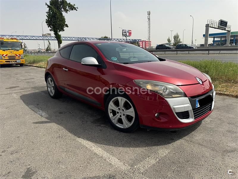 Usado Renault Mégane Dynamique 130 CV (95 kW) 2010 Rojo Berlina