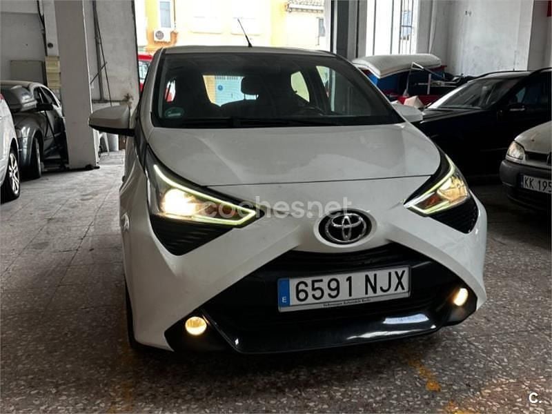 Usado Toyota Aygo X-clusiv 72 CV (52 kW) 2020 Blanco Utilitario
