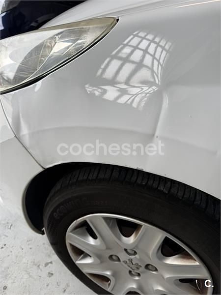 Usado Peugeot 207 70 CV (51 kW) 2010 Blanco Berlina