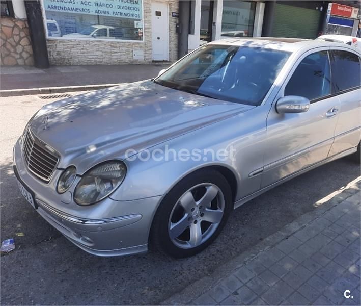 Gris / plata Usado 2002 Mercedes E270 Avantgarde Berlina | 3900 € (Buen precio) - Imagen 1/4