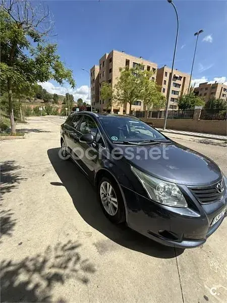 Usado Toyota Avensis Active 147 CV (108 kW) 2009 Azul Familiar