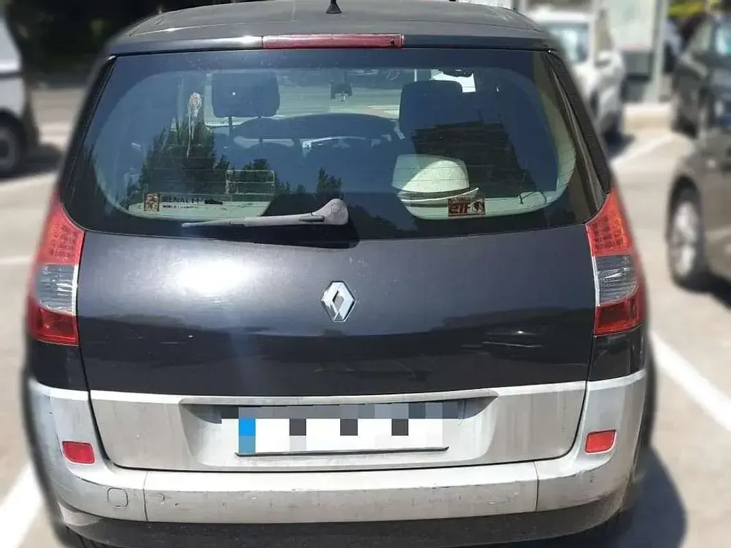 Usado Renault Scénic II Dynamique 106 CV (77 kW) 2007 Negro Monovolumen