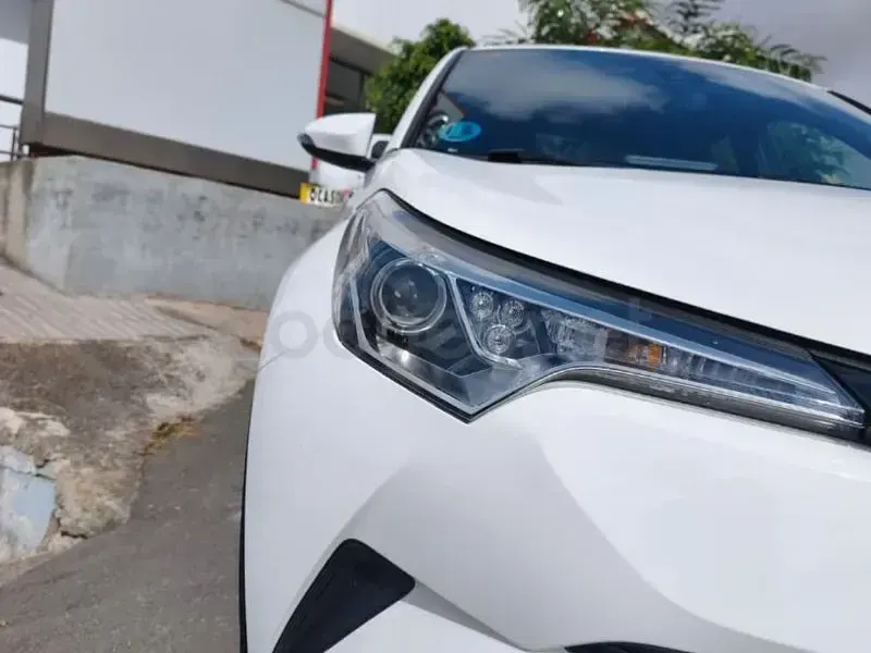 Usado Toyota C-HR Active 122 CV (89 kW) 2020 Blanco SUV