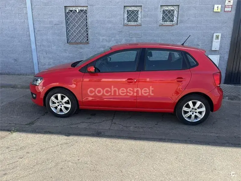 Usado VW Polo Advance 70 CV (51 kW) 2010 Rojo Utilitario