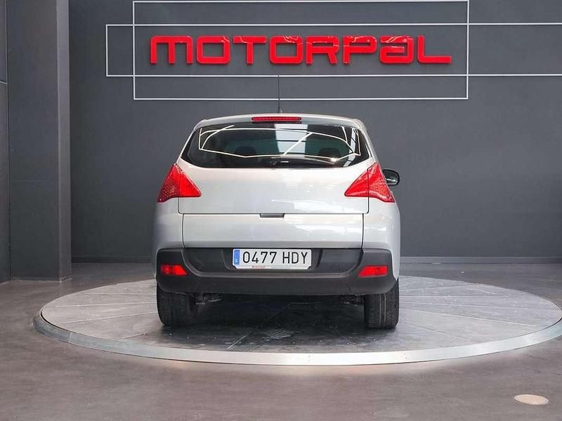 Usado Peugeot 3008 Active 112 CV (82 kW) 2011 Gris / plata Familiar