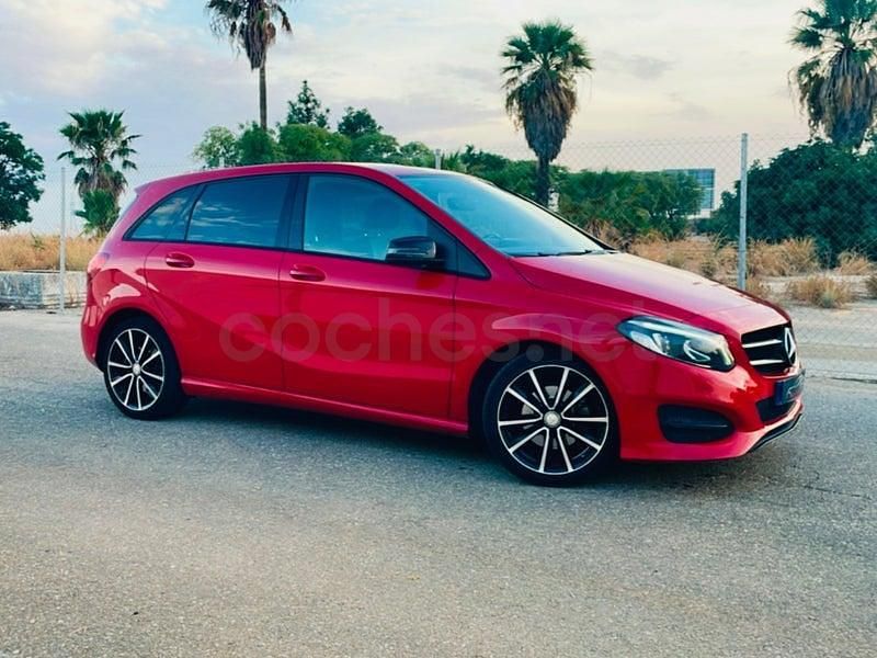 Usado Mercedes B220 AMG line 177 CV (130 kW) 2015 Rojo Monovolumen