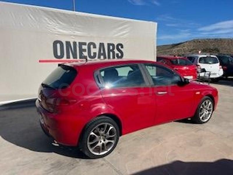 Usado Alfa Romeo 147 Progression 120 CV (88 kW) 2008 Rojo Utilitario