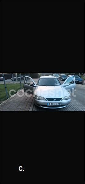 Usado Opel Vectra Comfort 100 CV (73 kW) 2005 Gris / plata Berlina