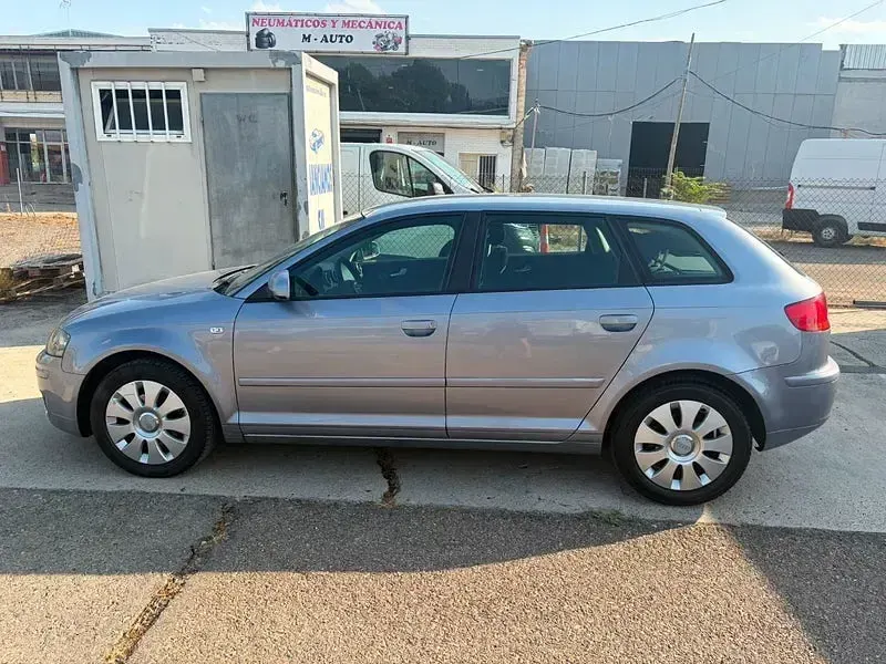 Usado Audi A3 Sportback Ambition 105 CV (77 kW) 2005 Gris / plata Utilitario