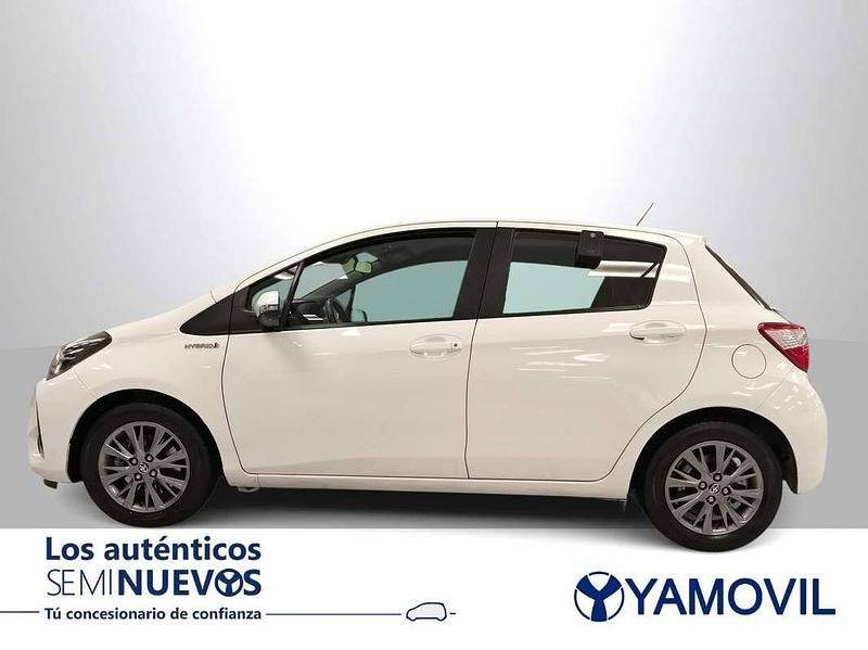 Usado Toyota Yaris Hybrid Active 99 CV (72 kW) 2019 Blanco Utilitario