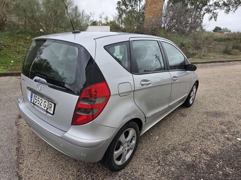 Usado Mercedes A170 116 CV (85 kW) 2005 Gris Utilitario