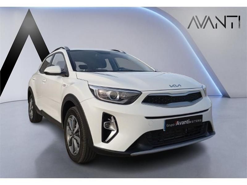 Usado Kia Stonic 100 CV (73 kW) 2024 Blanco SUV