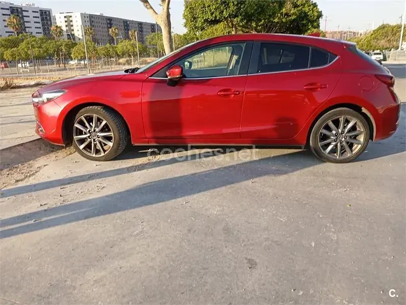 Usado Mazda 3 Edition 120 CV (88 kW) 2018 Rojo Berlina