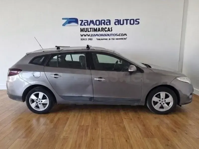 Usado Renault Mégane III Dynamique 105 CV (77 kW) 2010 Gris / plata Berlina