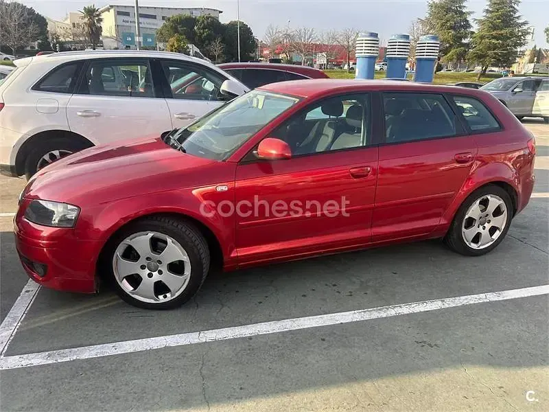 Usado Audi A3 Ambiente 160 CV (117 kW) 2007 Rojo Utilitario