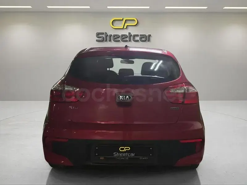 Usado Kia Rio 75 HP (55 kW) 2017 Vermelho Sedan