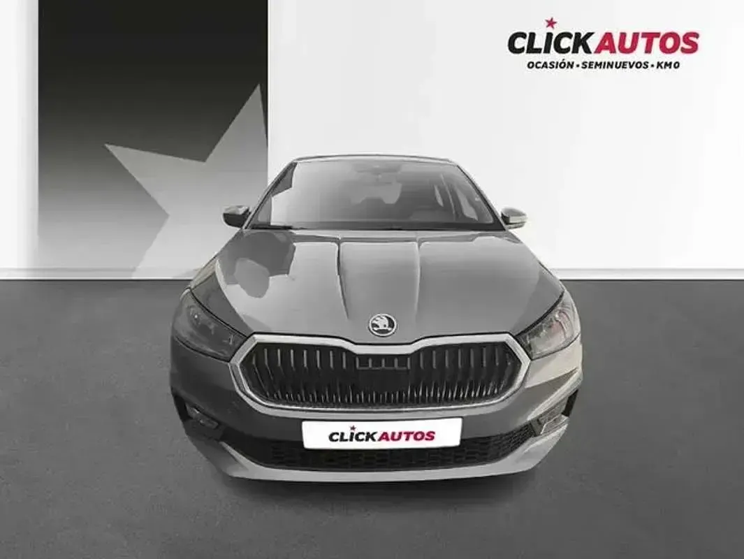 Usado Skoda Fabia Selection 95 CV (69 kW) 2025 Gris Utilitario