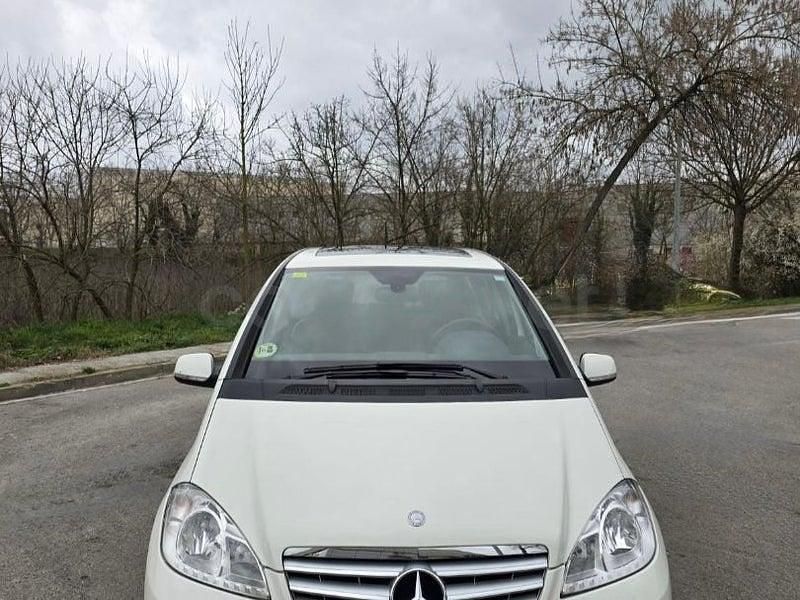 Usado Mercedes A180 Avantgarde 109 CV (80 kW) 2012 Blanco Monovolumen