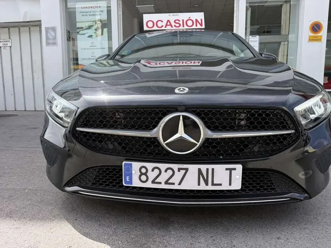 Usado Mercedes A180 136 CV (100 kW) 2023 Negro Utilitario