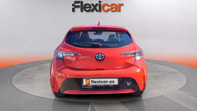 Usado Toyota Corolla Active 122 CV (89 kW) 2022 Rojo Berlina