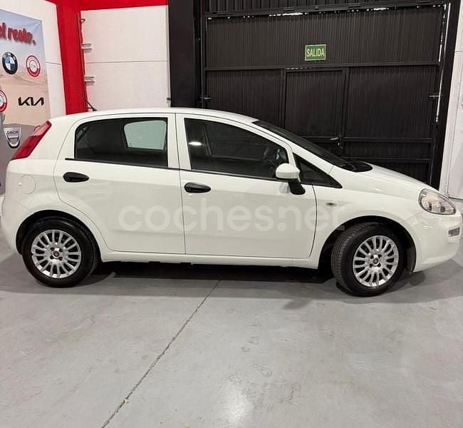 Usado Fiat Punto Pop 69 CV (50 kW) 2017 Blanco Berlina