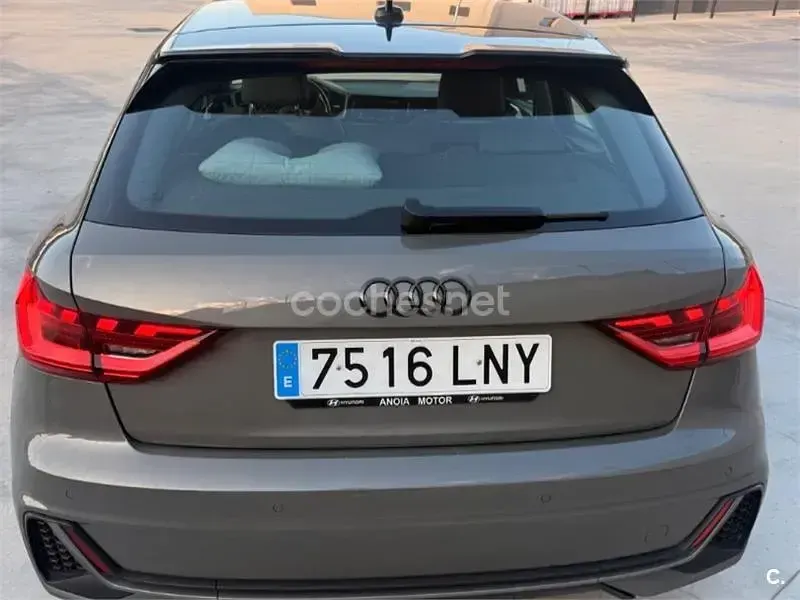 Usado Audi A1 Sportback 110 CV (80 kW) 2021 Gris / plata Utilitario