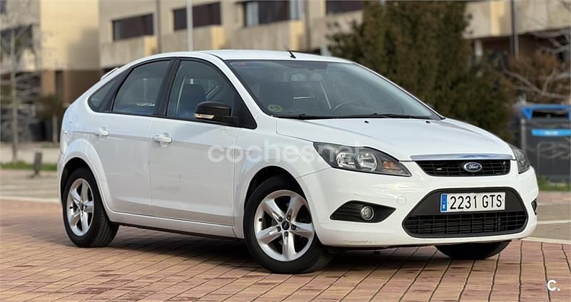 Blanco Usado 2010 Ford Focus Trend Berlina | 2500 € (Buen precio) - Imagen 1/4