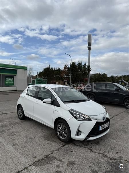 Usado Toyota Yaris Hybrid Active 100 CV (73 kW) 2018 Blanco Berlina