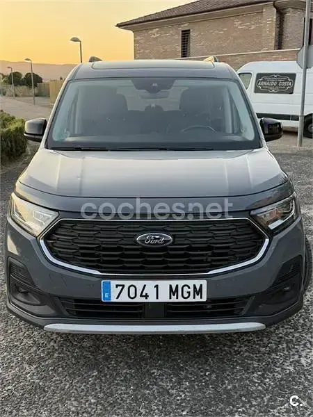 Usado Ford Grand Tourneo Connect Active 122 CV (89 kW) 2023 Gris / plata Monovolumen