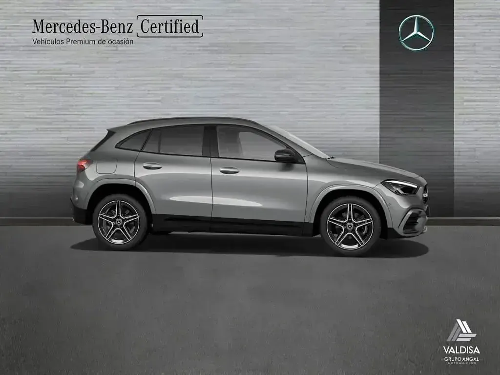 Usado Mercedes GLA250 AMG line 218 CV (160 kW) 2024 Gris / plateado SUV